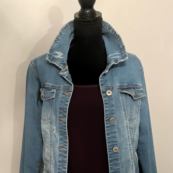 NWOT Mia size large DISTRESSED jeans jacket!!! - Picture 4 of 9